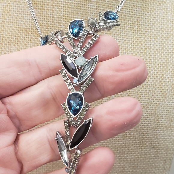 Vera Wang, RARE, Silver tone blue grey crystal rhinestone Y drop necklace - Picture 5 of 16